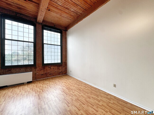 Building Photo - 25 Grand St