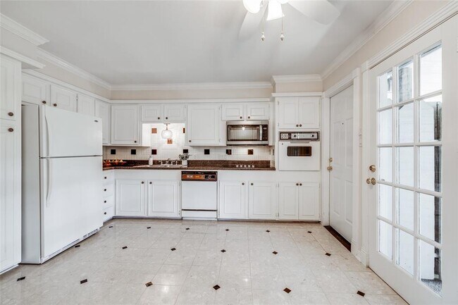 Building Photo - 7225 Beechnut St