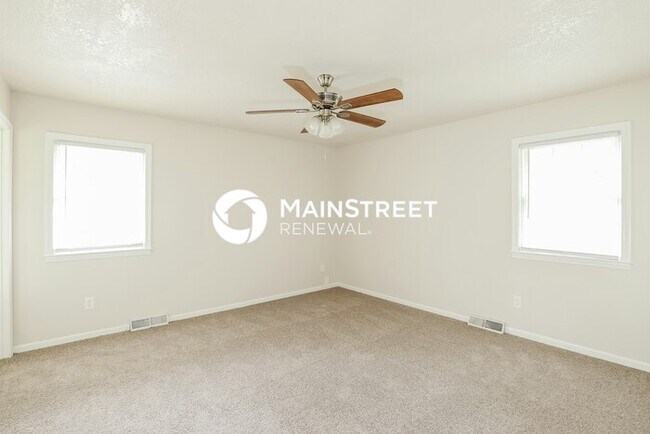 Building Photo - 3 Bedroom Pet-Friendly Home in KANSAS CITY, MO with Main Street Renewal