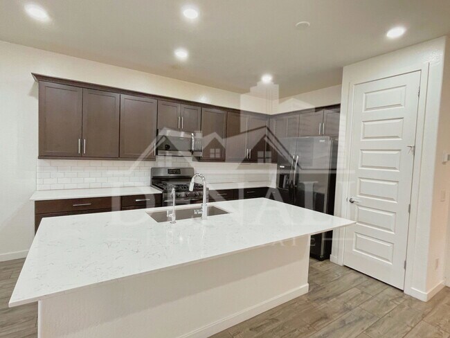 Building Photo - 17155 N 9th Pl