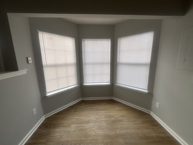 Building Photo - 3306 Chesapeake Cir