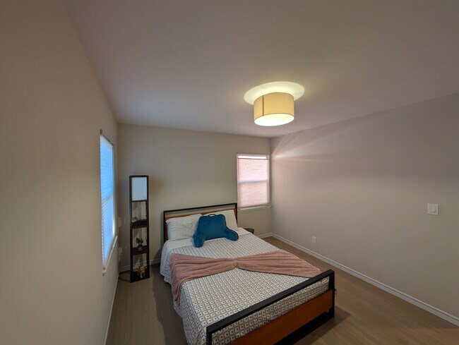 Building Photo - 4532 Reinhardt Dr