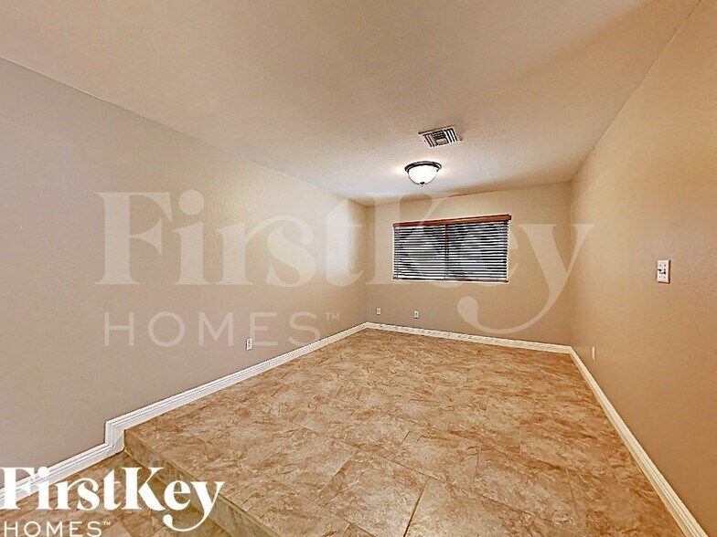 Building Photo - 5314 W Altadena Ave