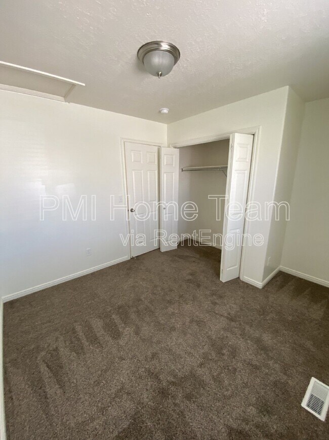 Building Photo - 1639 W 600 N