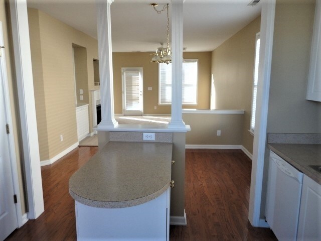 Building Photo - 276 Stansbury Ln