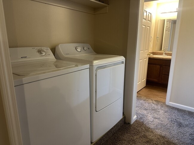 Building Photo - 2019 Lake Hills Dr