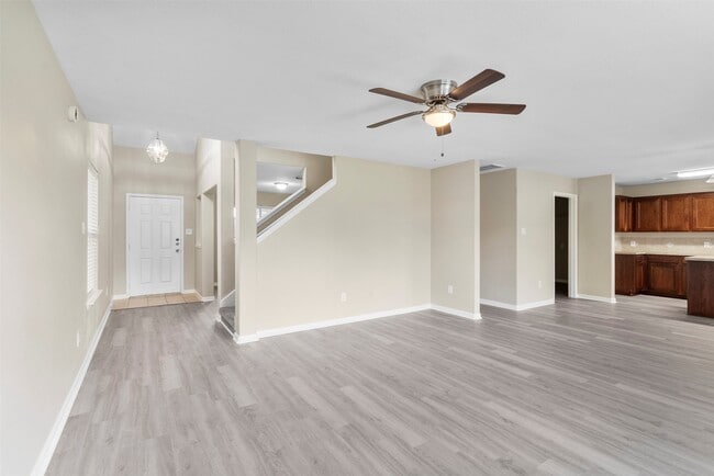 Building Photo - 2423 Pinpoint Dr