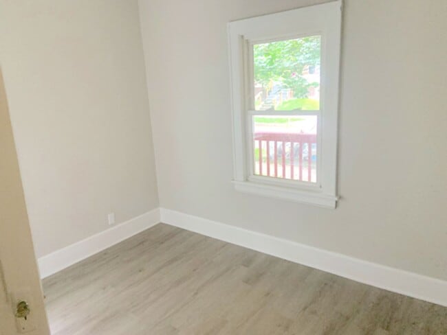 Building Photo - Charming 2-Bedroom Home Available