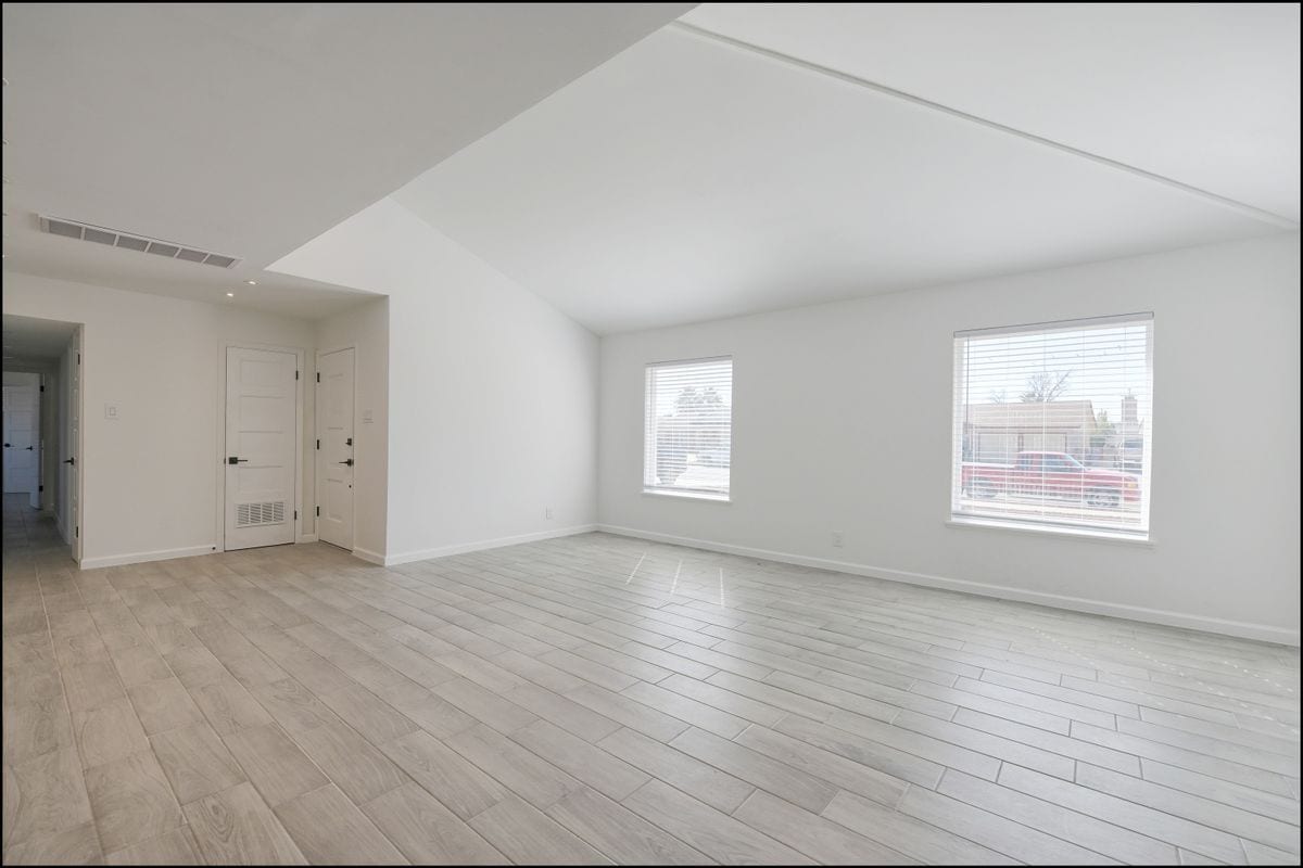 Building Photo - 8617 Darlina Dr