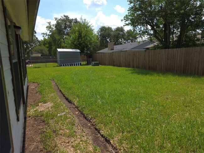 Building Photo - 4860 Kentington Dr