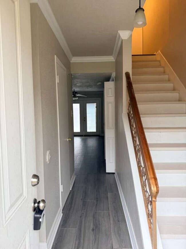 Building Photo - 6945 Calder Ave