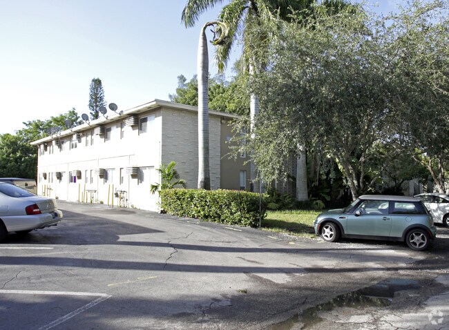 Building Photo - The Twin Oaks