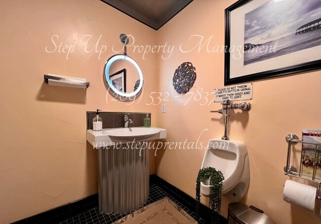 Building Photo - Fully Furnished 1 Bedroom Apartment w/ All Utilities Included!