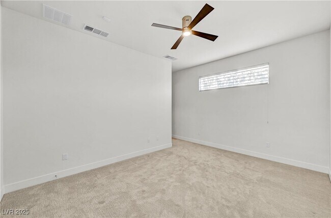 Building Photo - 68 Grey Feather Dr