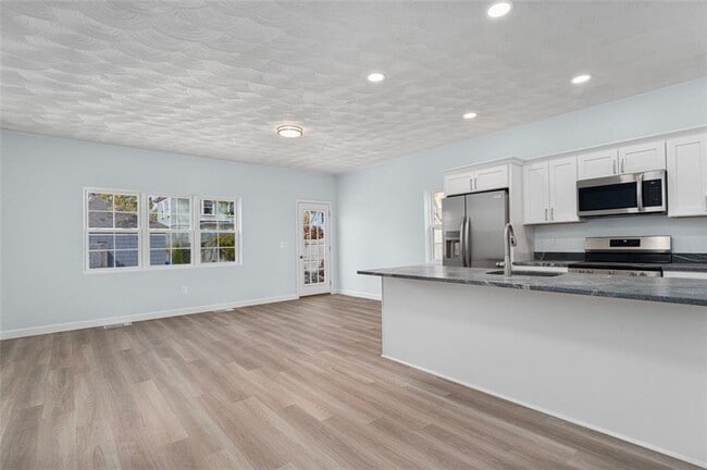 Building Photo - 47 Windsor Rd