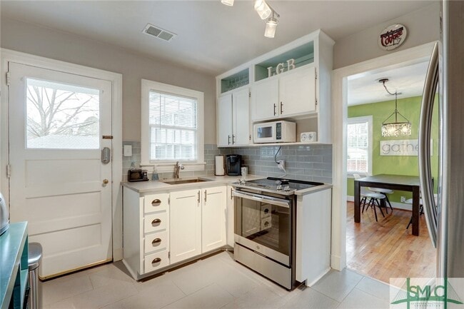 Building Photo - 240 Columbus Dr