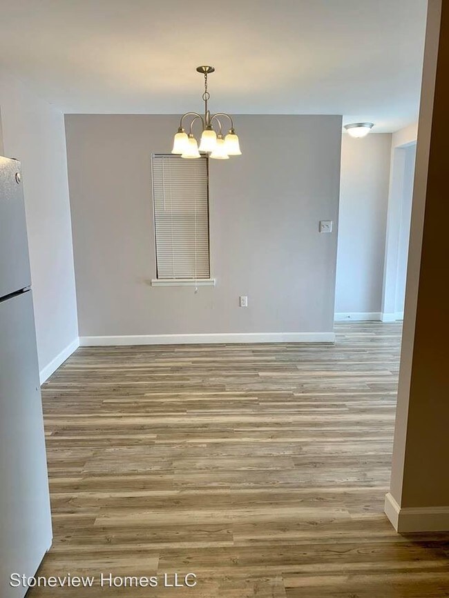 Building Photo - 724 Teasel Dr