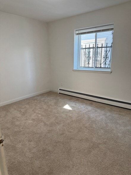 Building Photo - 2260 N Summit Ave