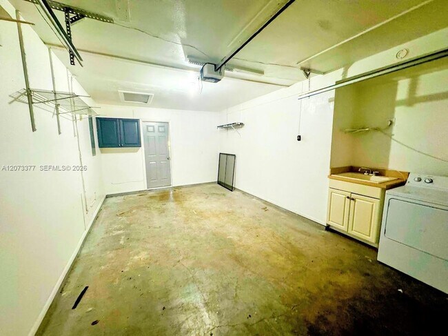 Building Photo - 2026 Schooner Dr