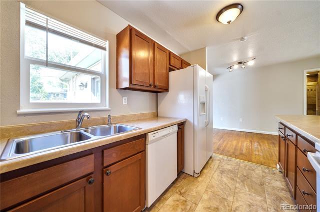Building Photo - 318 Maplewood Dr