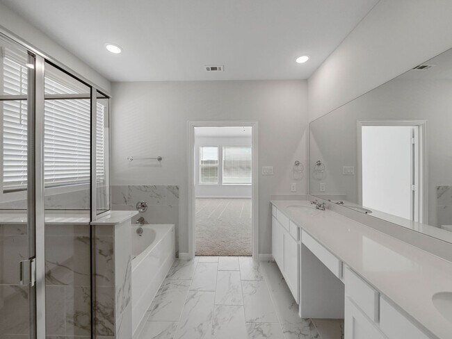 Building Photo - Almost New, Modern Look 4 Bed 3 Bath House in Van Alstyne Available Now!