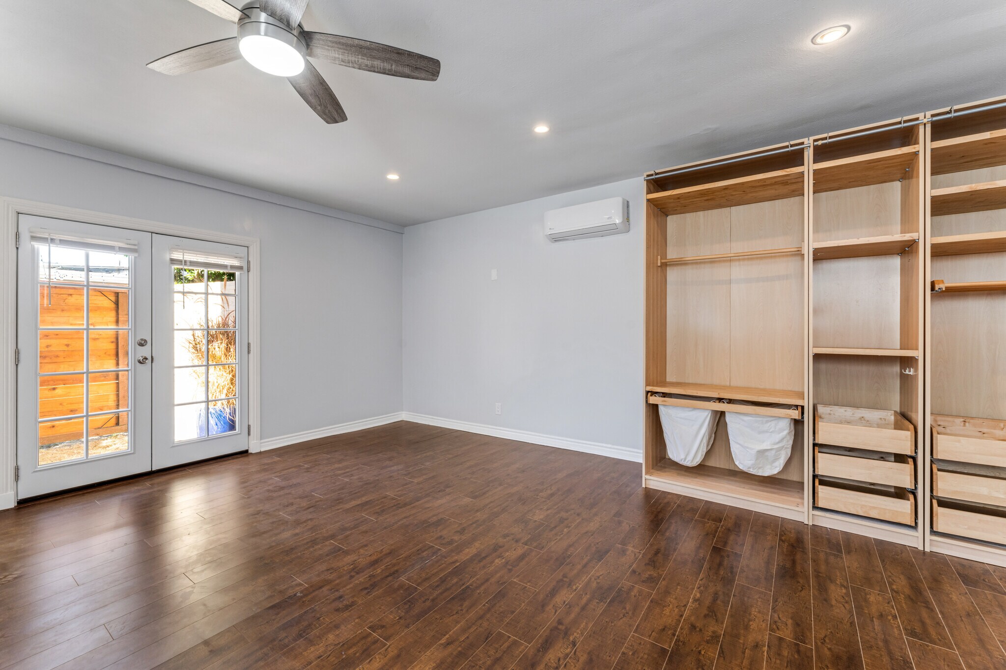 View from kitchen(wardrobe included) - 1344 N Lincoln St