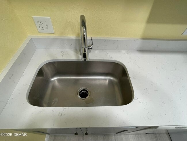 Building Photo - 15 Birdie Dr