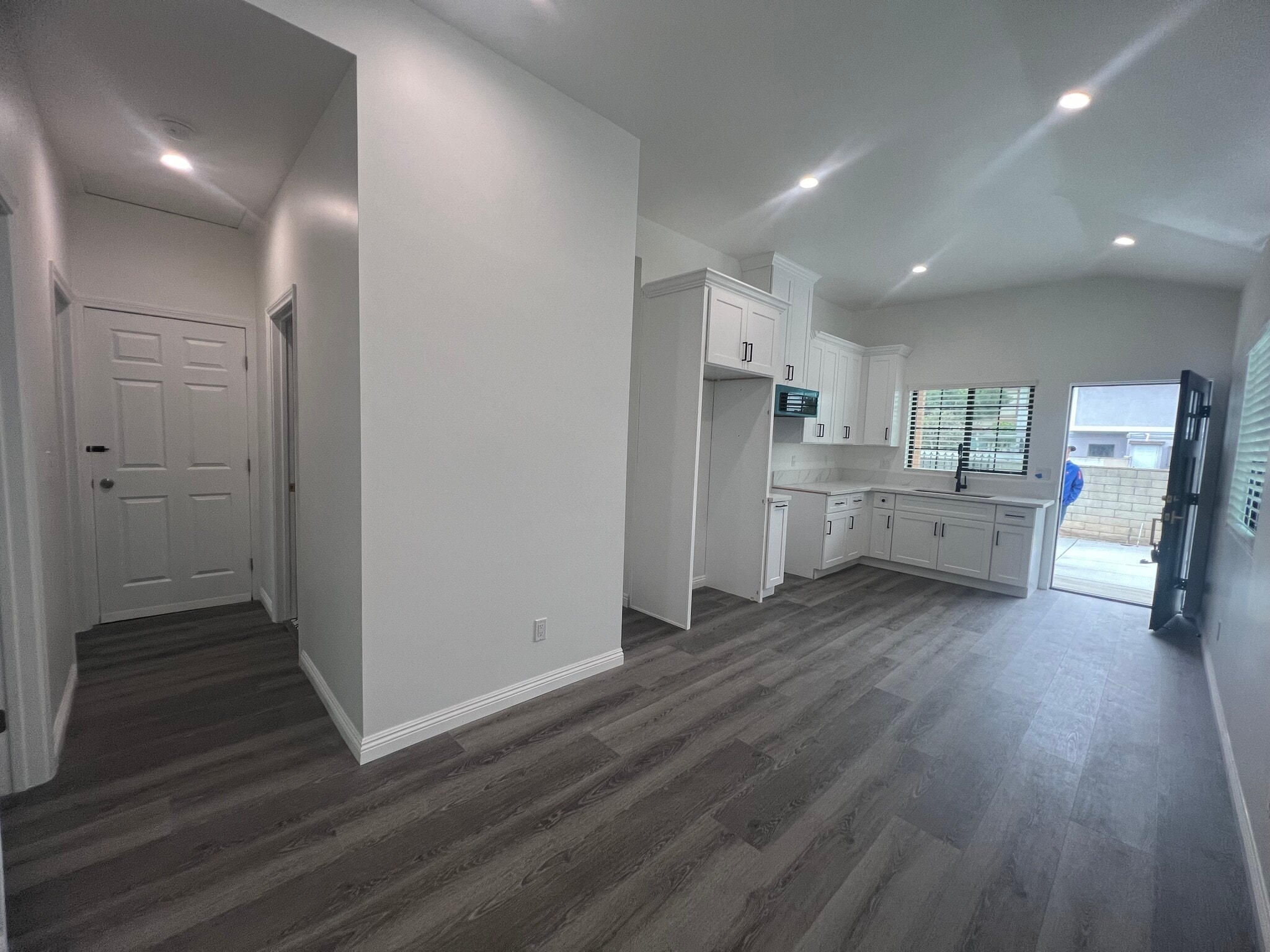 Building Photo - 504 E Newmark Ave