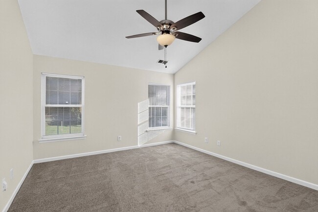 Building Photo - Beautiful Four Bedroom in Crismark Community!