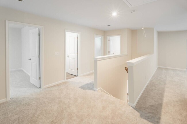 Building Photo - 421 Midland Pnes Dr