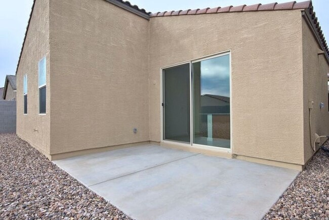 Building Photo - Comfortable living in a quiet neighborhood