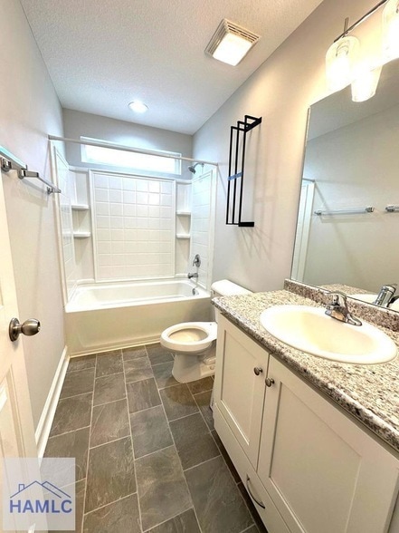 Building Photo - 156 Hamlet Ct