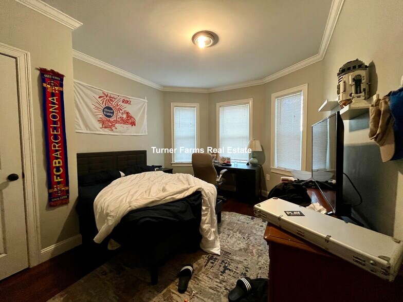 Building Photo - 47 Beech Glen St