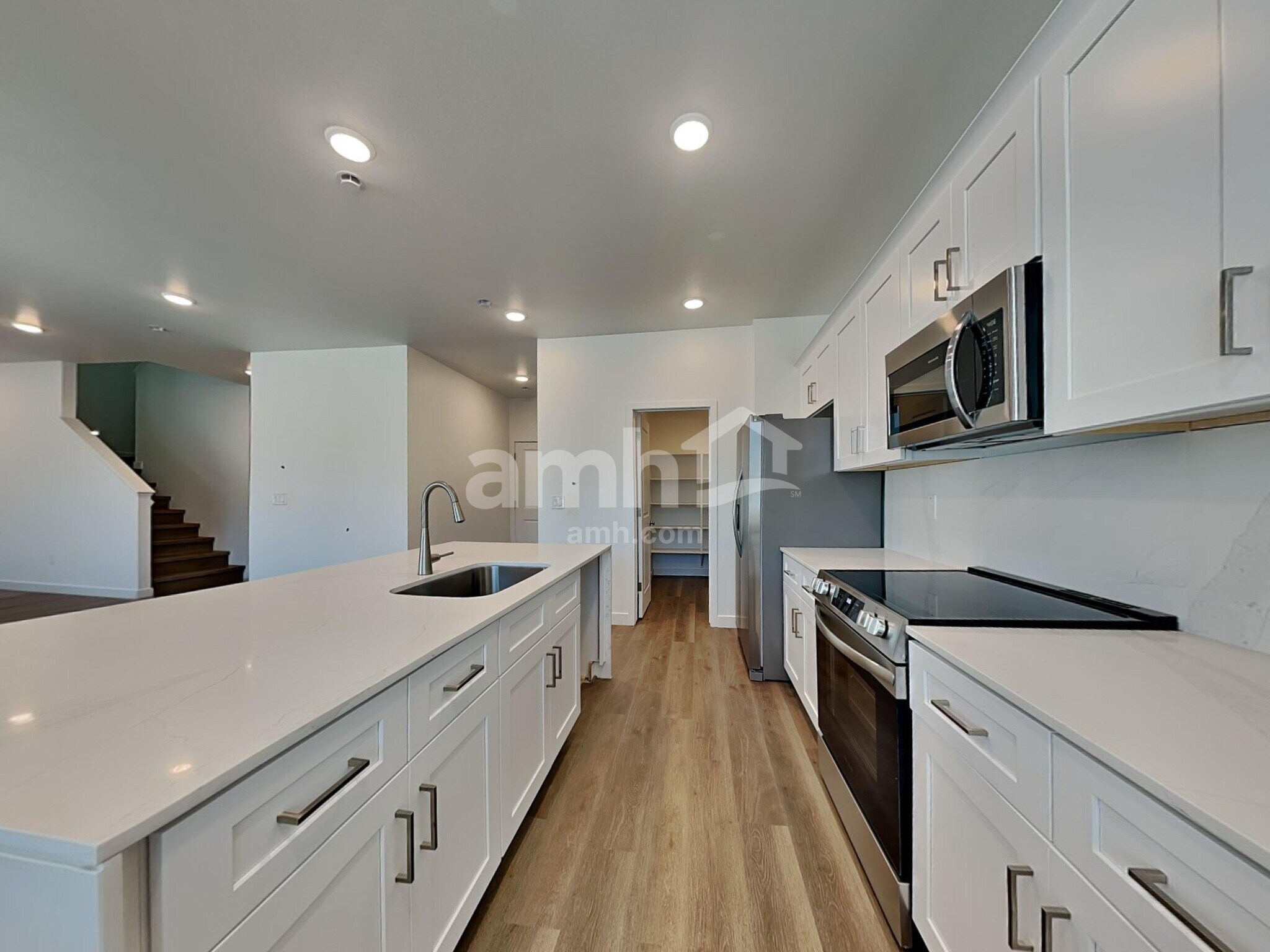 Building Photo - 9744 W Parkway Dr