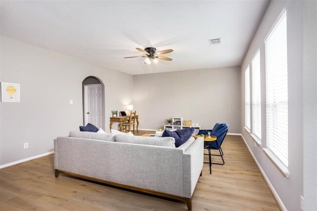 Building Photo - 25234 Clover Ranch Dr