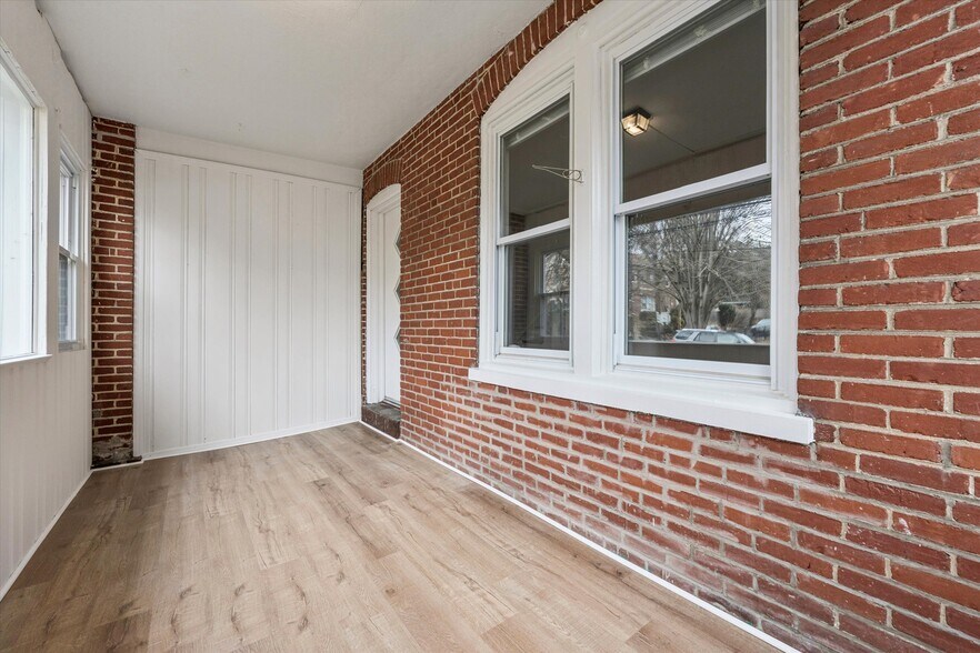 Building Photo - 10 W Jefferson St