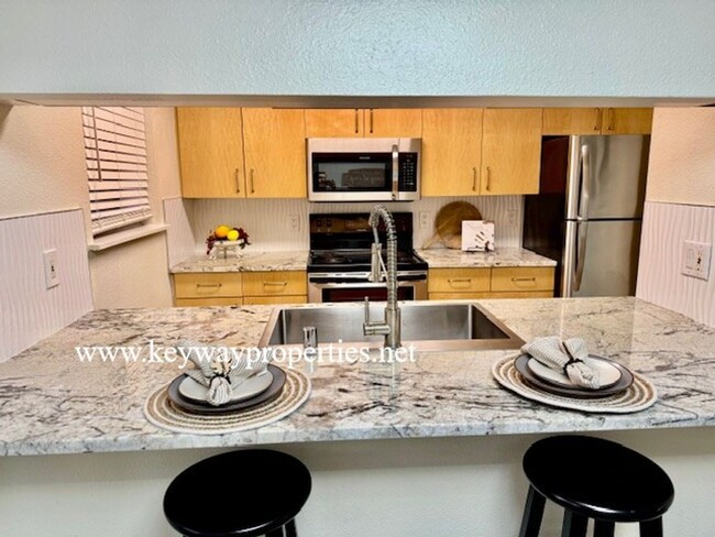 Primary Photo - FootHills 3bed 2 bath Condo for rent **MOV...