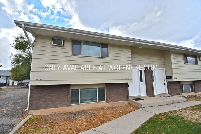 Building Photo - Newly Updated 2 Bed Orem Unit! No Deposit ...