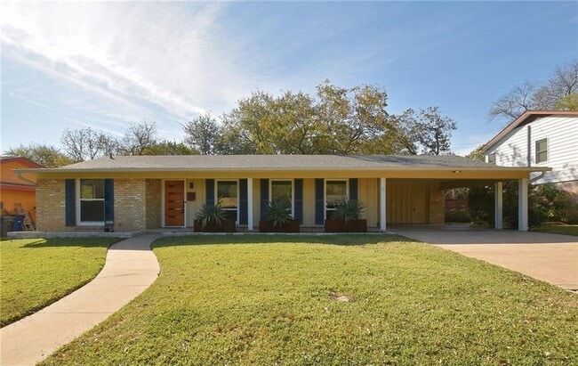 Building Photo - 3005 White Rock Dr