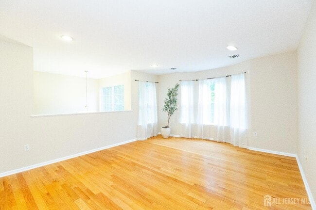Building Photo - 127 Forest Dr