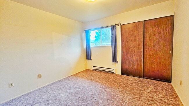 Building Photo - Charming 3-Bedroom 1.5 Bath Apt in Prime B...