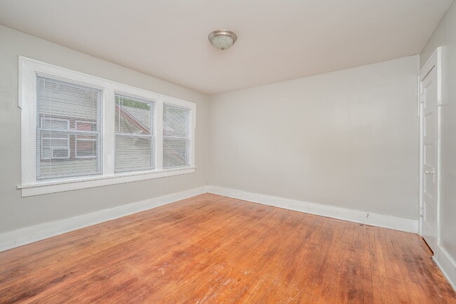 Building Photo - "Charming 2-Bed Haven in Riverside – Your Wichita Retreat Awaits!"