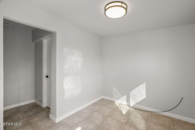 Building Photo - 317 Olivia Cir