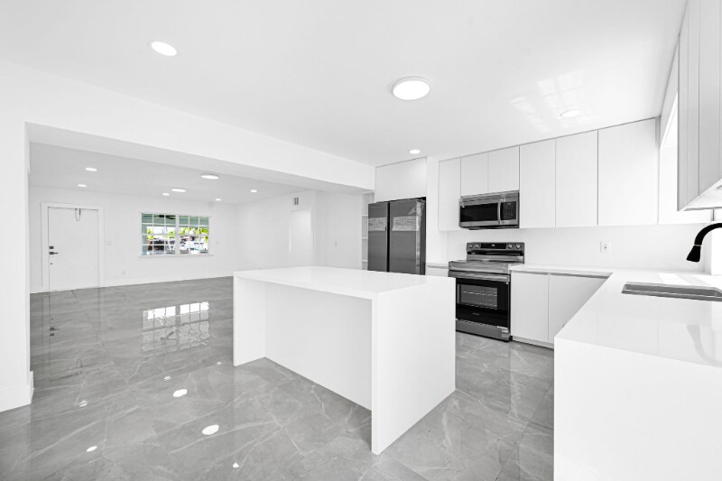 Building Photo - 4040 SW 108th Ave