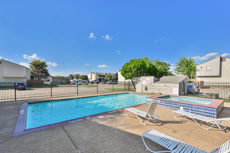 Building Photo - 1902 Dartmouth St