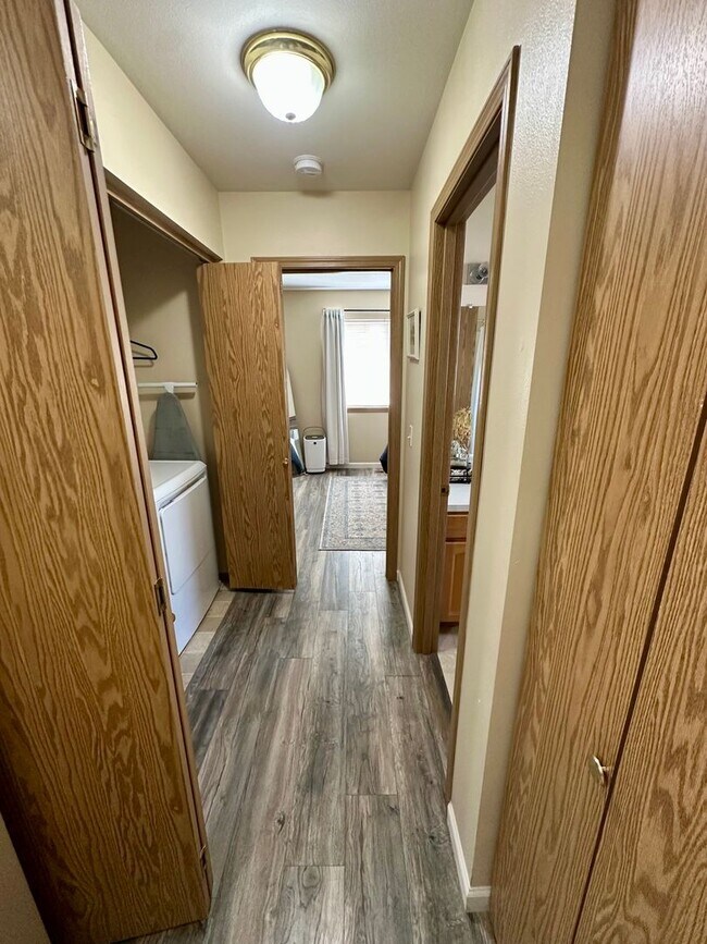 Building Photo - ***PENDING APPLICATIONS***3 Bed/2 Bath Qui...