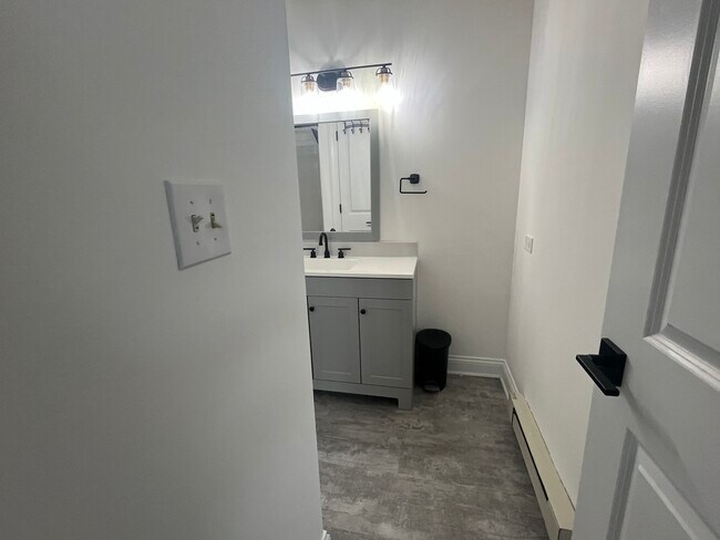 Building Photo - 1371 Cunat Ct