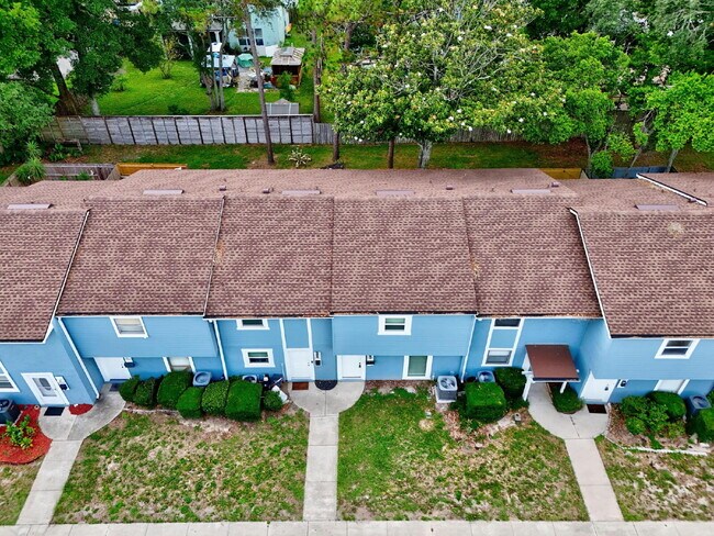 Building Photo - "Charming 2-Bedroom Townhouse Retreat with...