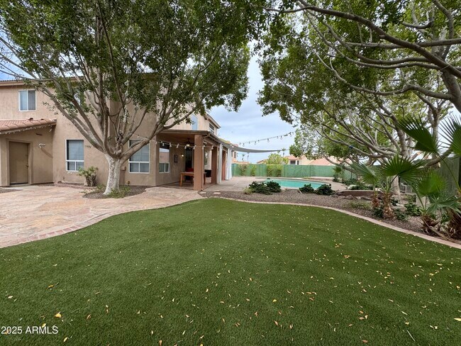 Building Photo - 3201 E Desert Flower Ln