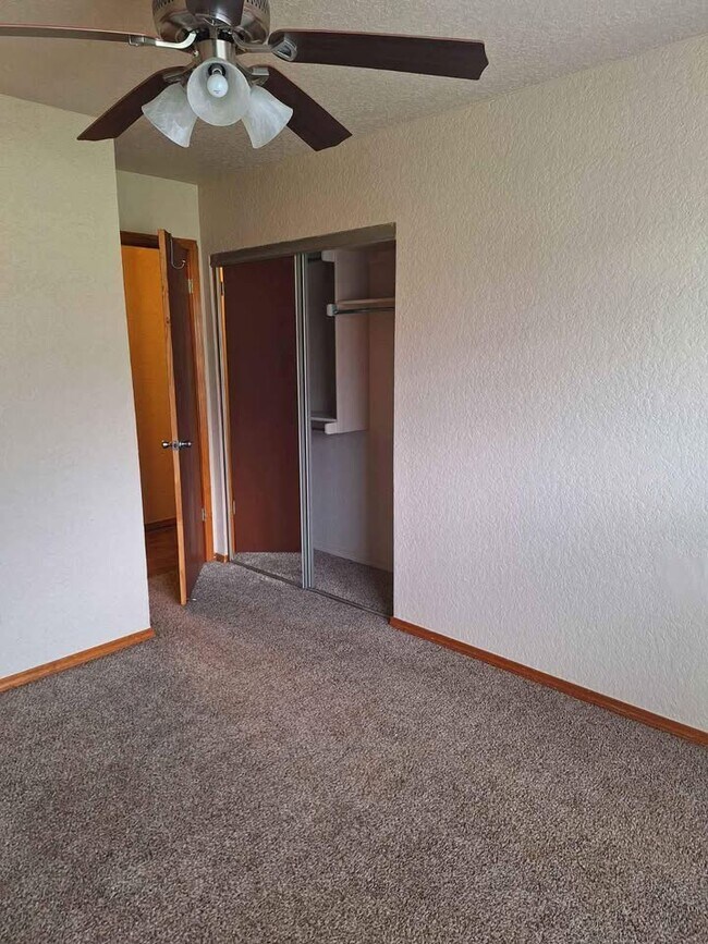 Building Photo - 1701 Pinnacle Ln